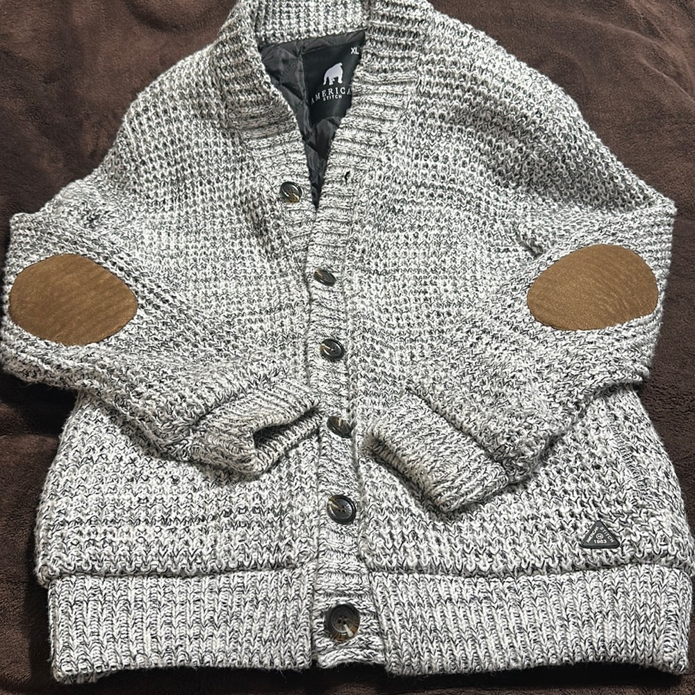 American Stitch sweater with elbow patches. Marble colored. Men’s size XL.
